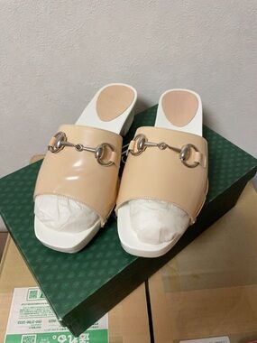 Gucci Beige Patent Leather Slide Sandals with Silver Horsebit